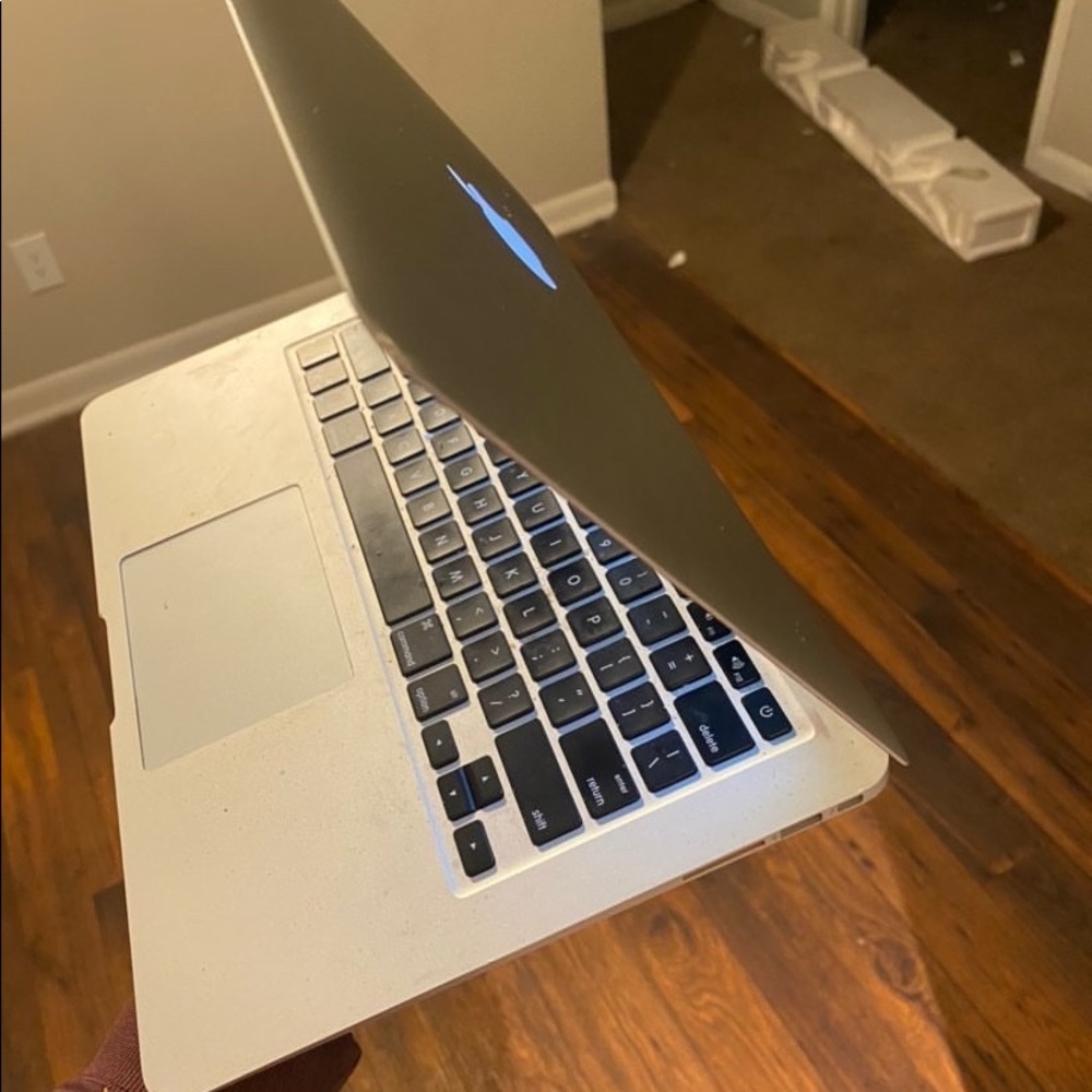 Apple MacBook kinda new good condition